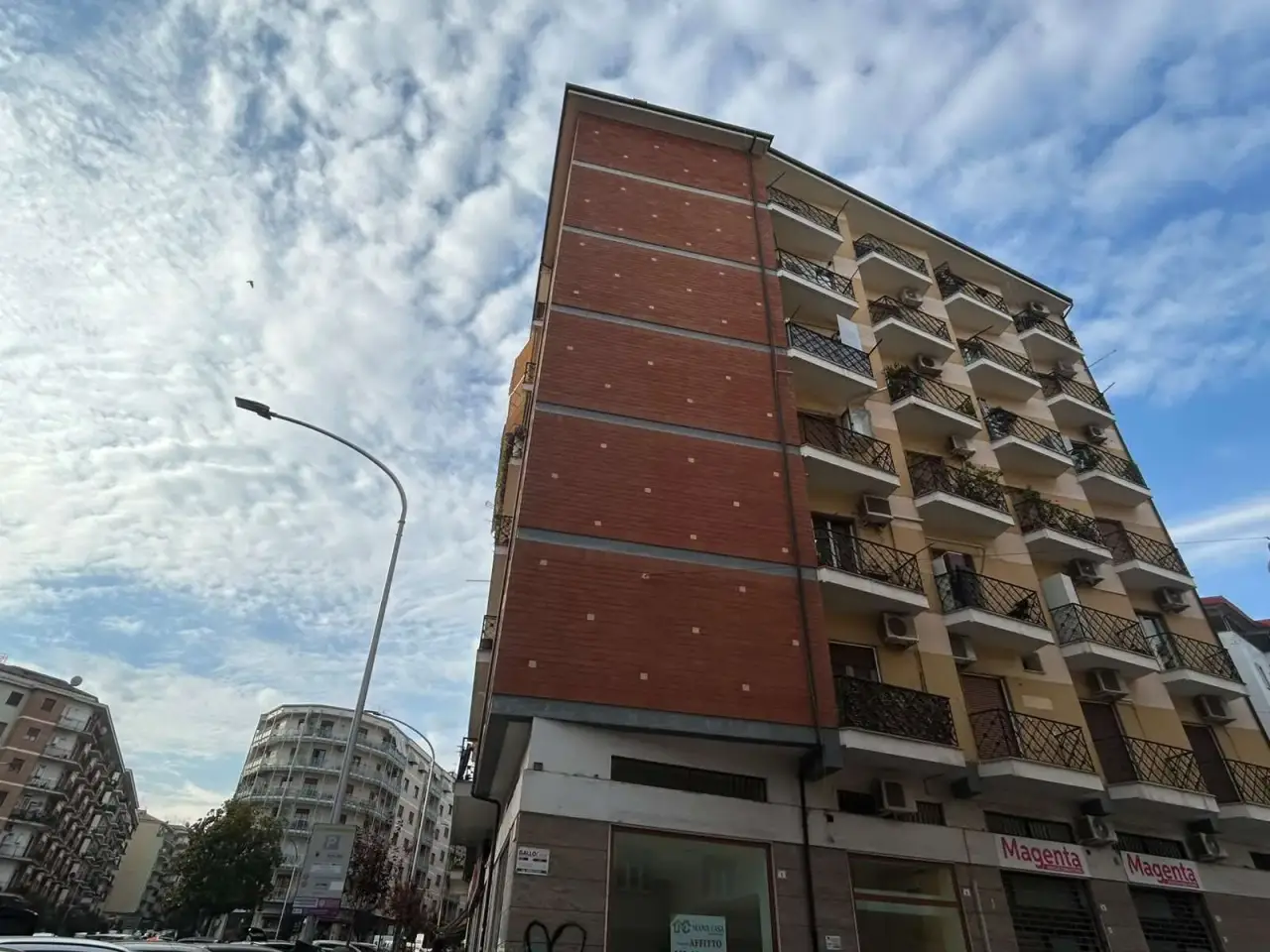 Negozio in Piazza Zumbini 14, Cosenza, {3} - Foto 1