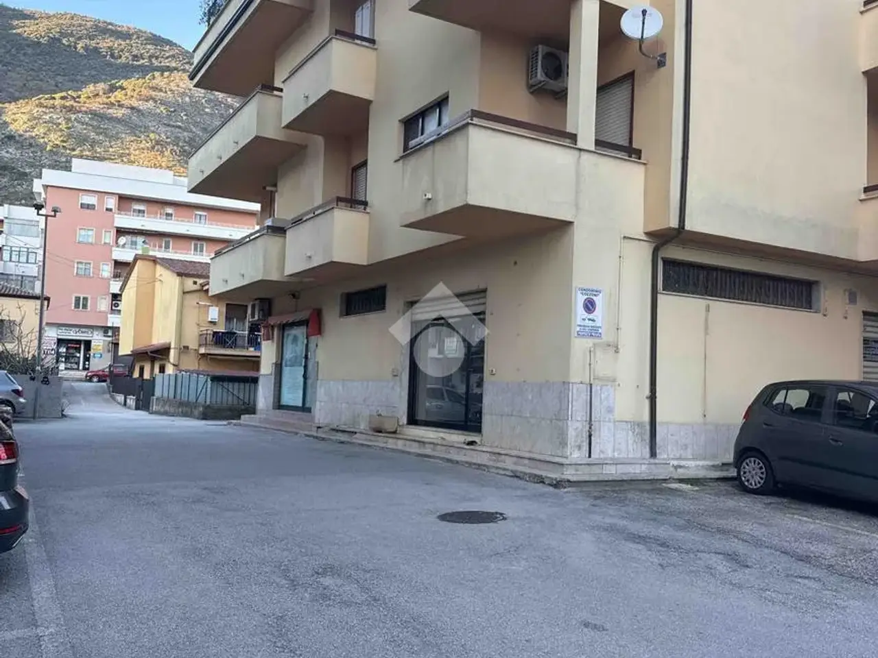 Negozio in Via Vittorio Alfieri 182, Venafro, {3} - Foto 1