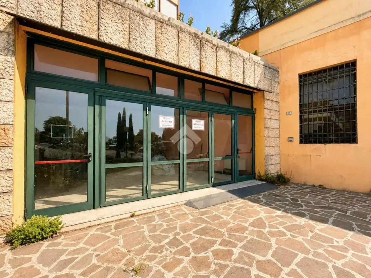 Negozio in Via Valle Fiorita 2, Gardone Riviera, {3} - Foto 1