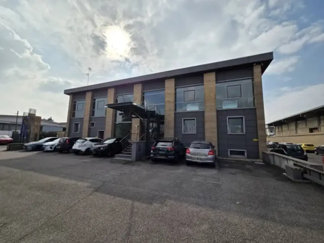 Ufficio in Via Alessandro Volta, Cardano Al Campo, {3} - Foto 1