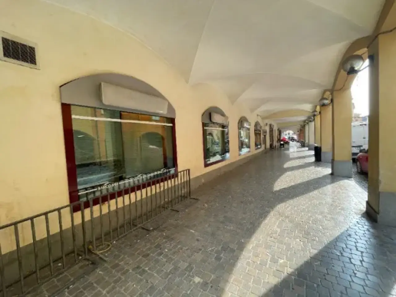 Negozio in Via Antonio Gramsci 50, Castelnovo Di Sotto, {3} - Foto 1