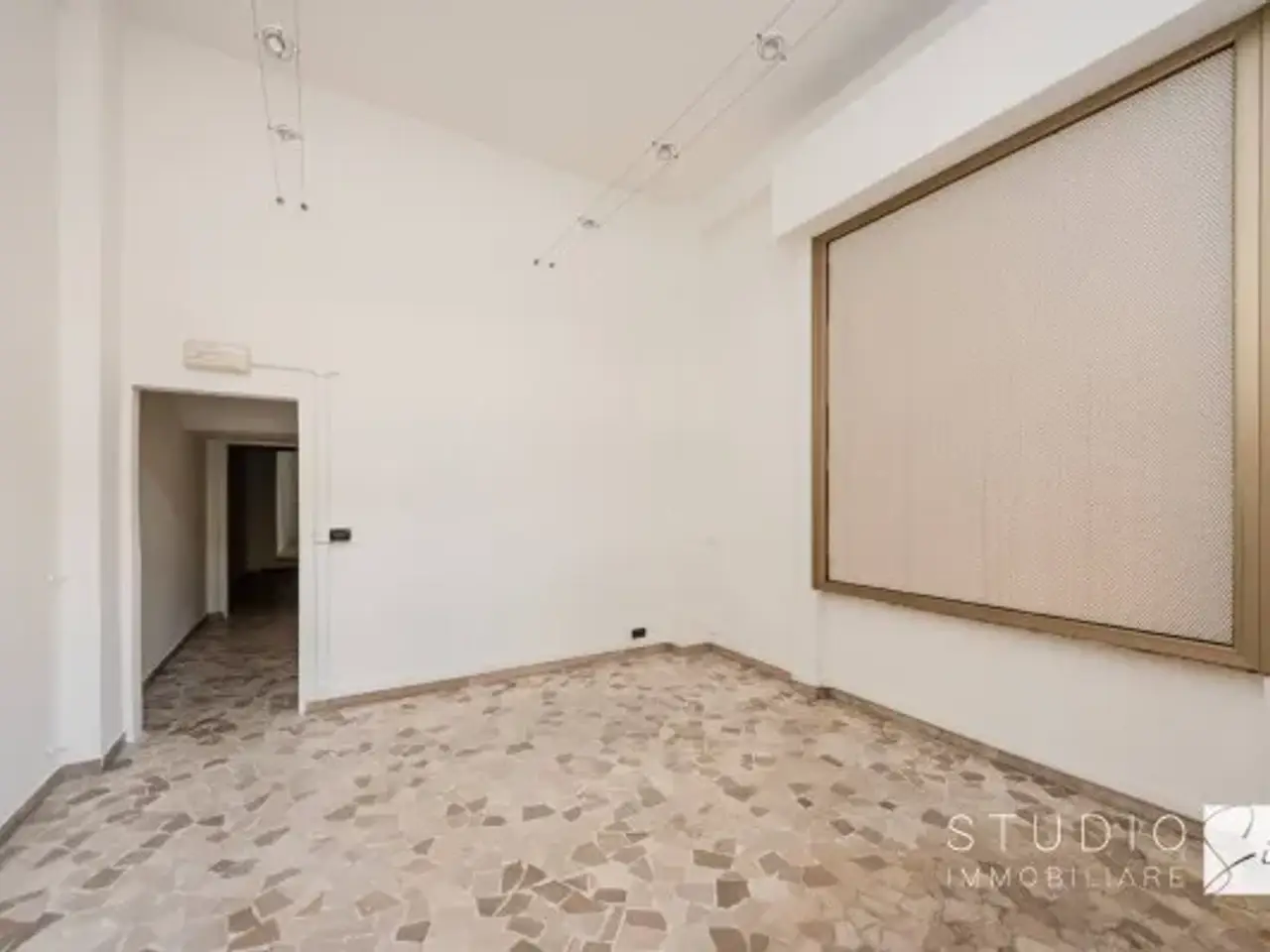 Negozio in Via della Pace, Pistoia, {3} - Foto 1