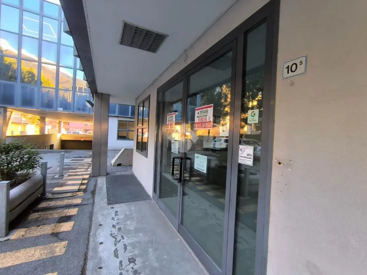 Negozio in Regione Borgnalle 10, Aosta, {3} - Foto 2