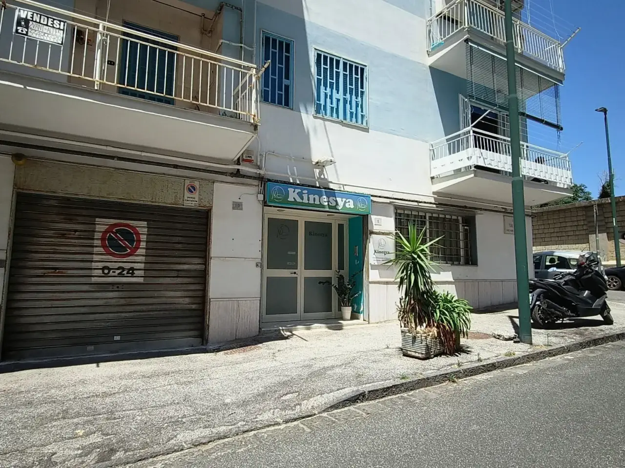 Negozio in Via Caio Mario 20, Napoli, {3} - Foto 1