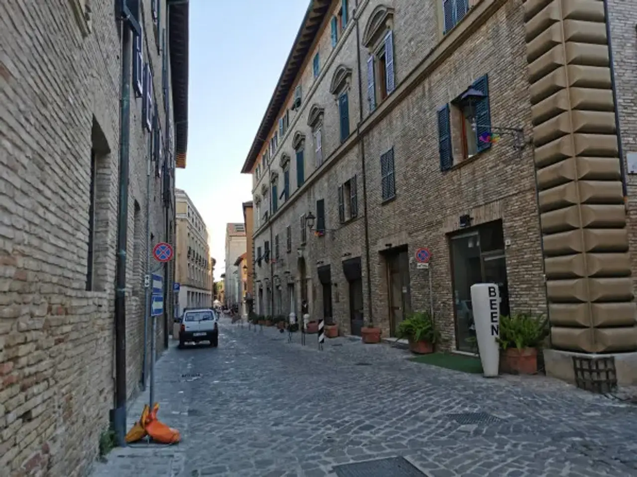 Negozio in Via Montevecchio, Fano, {3} - Foto 1