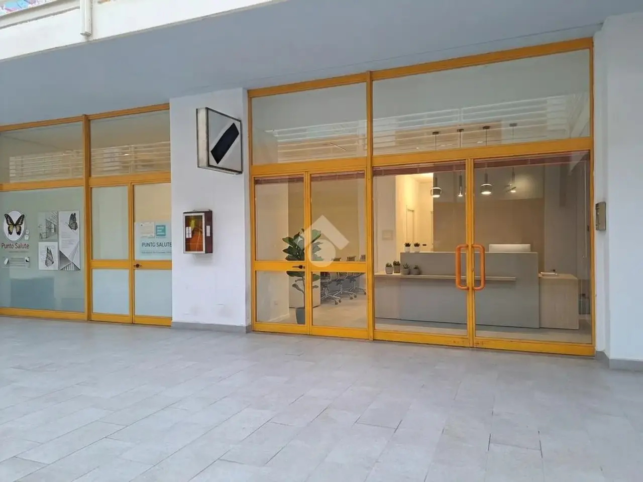 Ufficio in Piazza I Maggio 1, Follonica, {3} - Foto 1