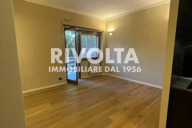 2-room flat in Via Courmayeur, Roma - Photo 1