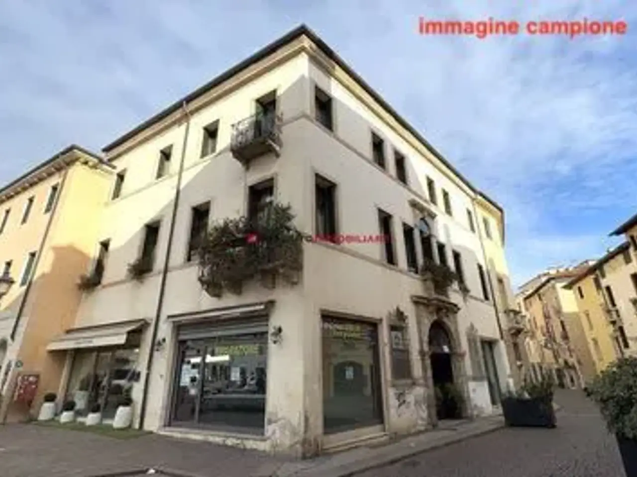 Negozio in Viale Mascagni, Altavilla Vicentina, {3} - Foto 1