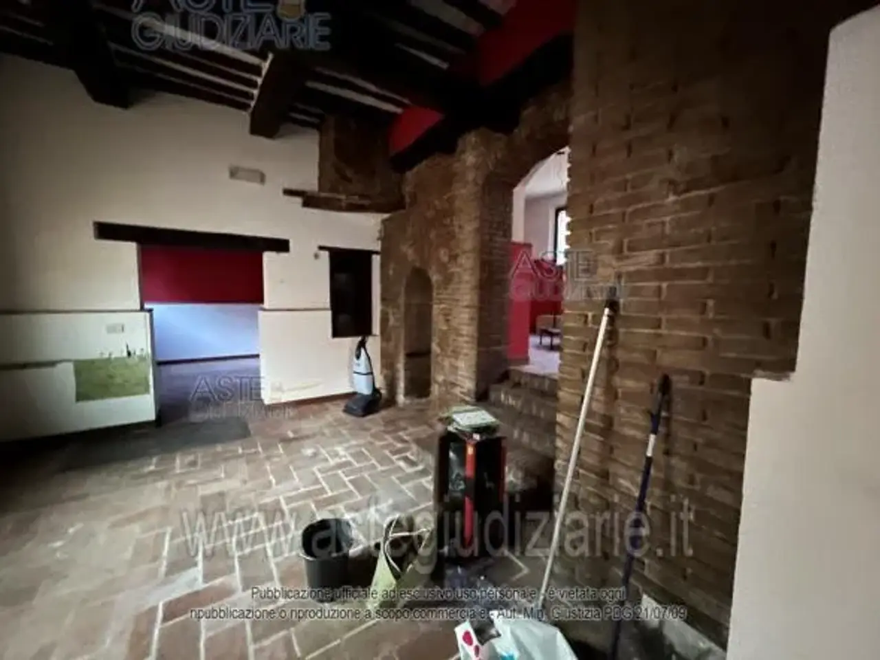 Fabbricato misto in Piazza dei Partigiani, Fabriano, {3} - Foto 2