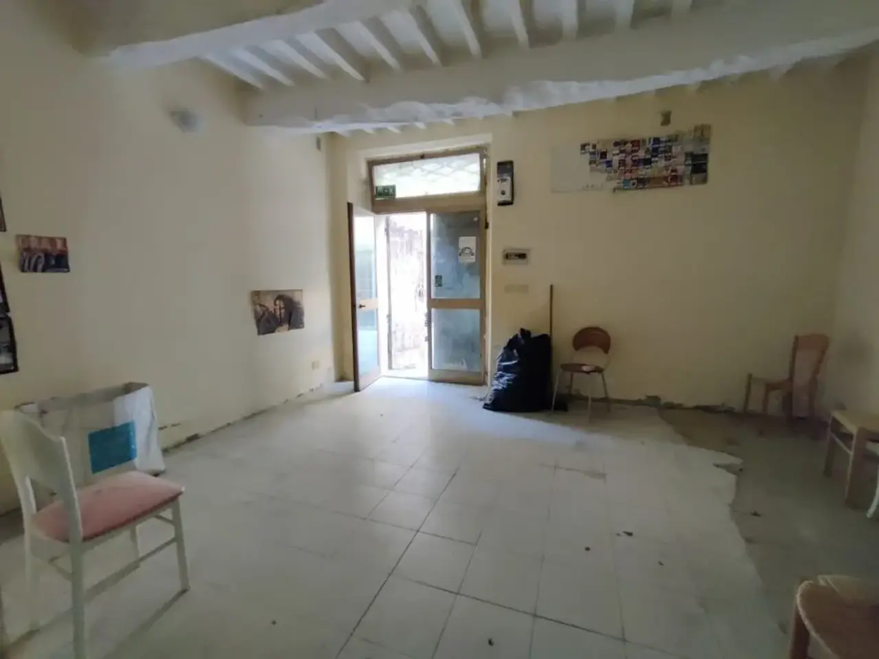 Parcheggio chiuso in , Citta' Di Castello, {3} - Foto 2