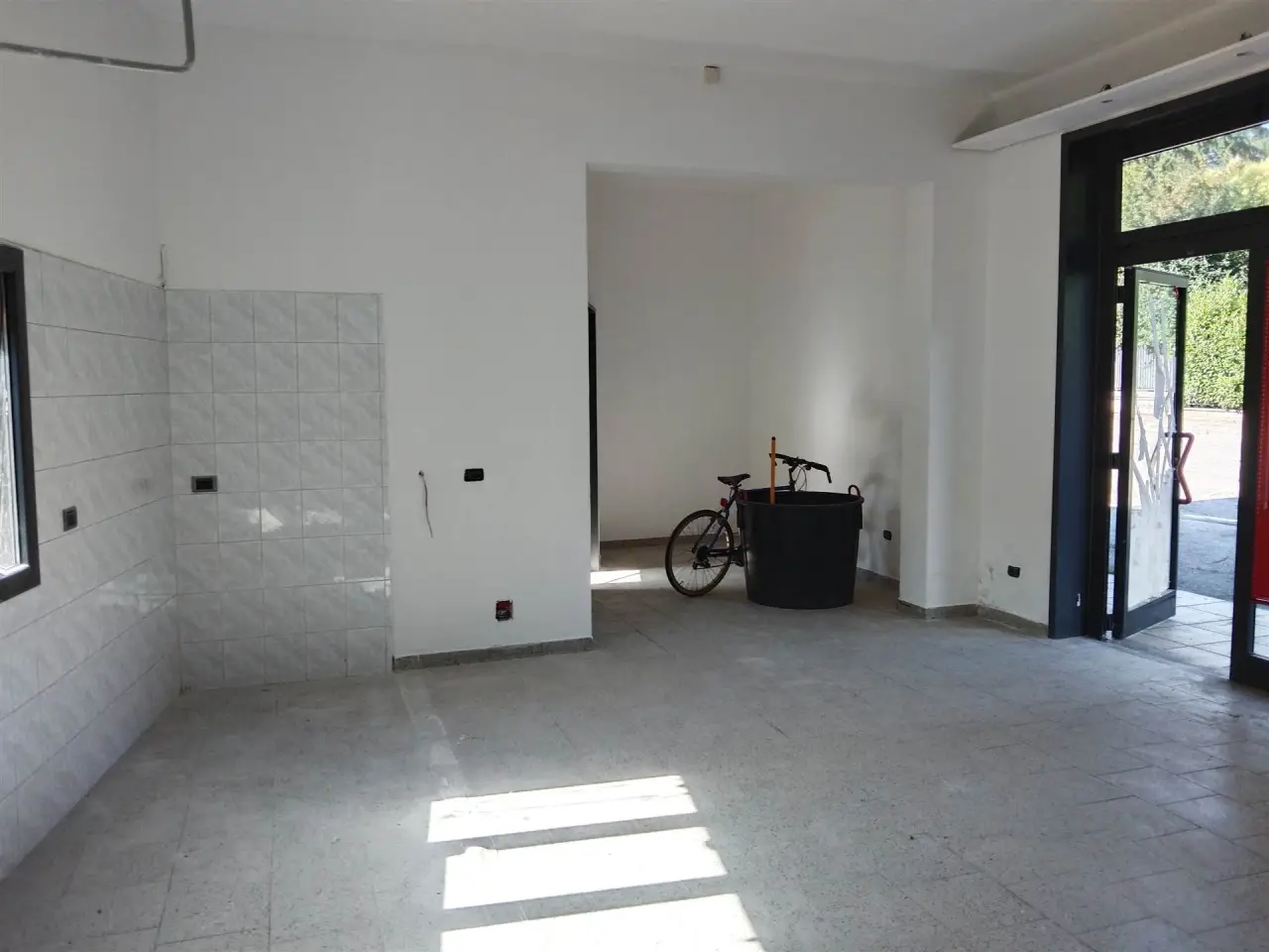 Negozio in Via Sinistro Guerro, Castelvetro Di Modena, {3} - Foto 1