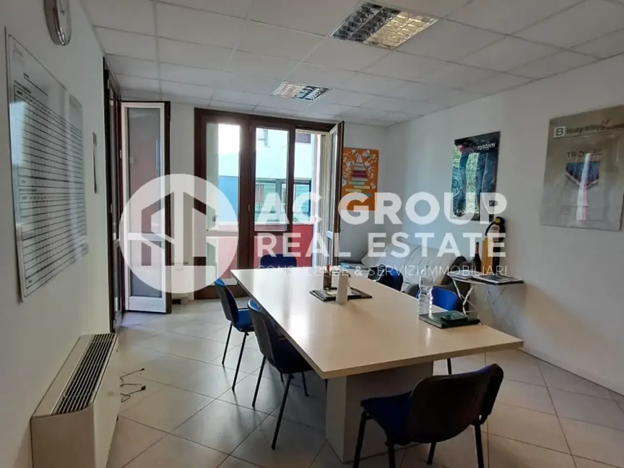 Ufficio in Via E. De Balaguer, Saronno, {3} - Foto 1