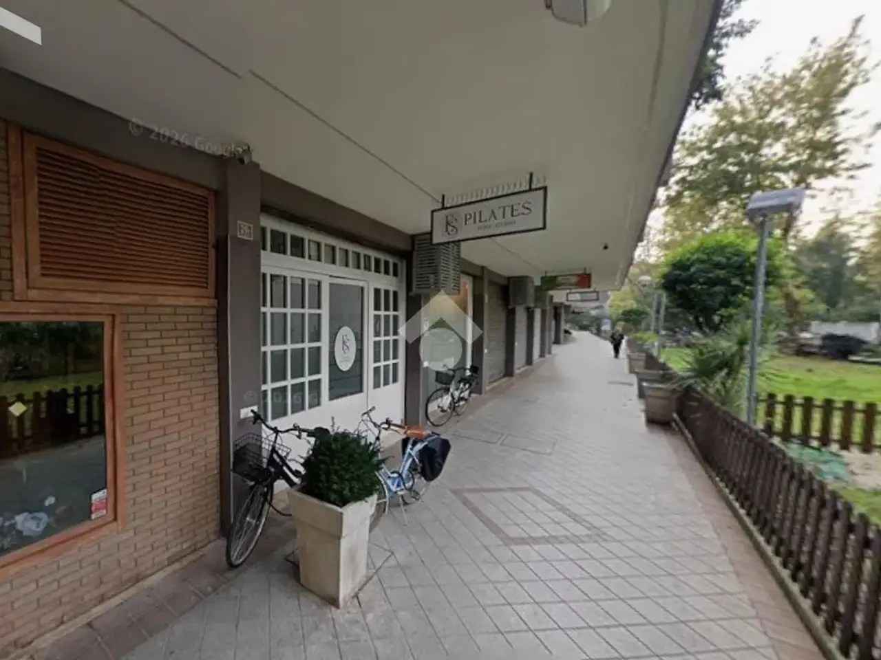 Negozio in Viale Amerigo Vespucci 29, Rimini, {3} - Foto 1
