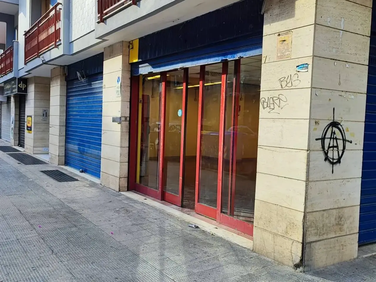 Negozio in  Bari, Bari, {3} - Foto 1