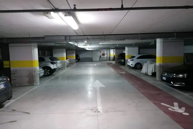 Autoparkplatz in Via Giovanna Zaccherini Alvisi 12, Bologna - Foto 1