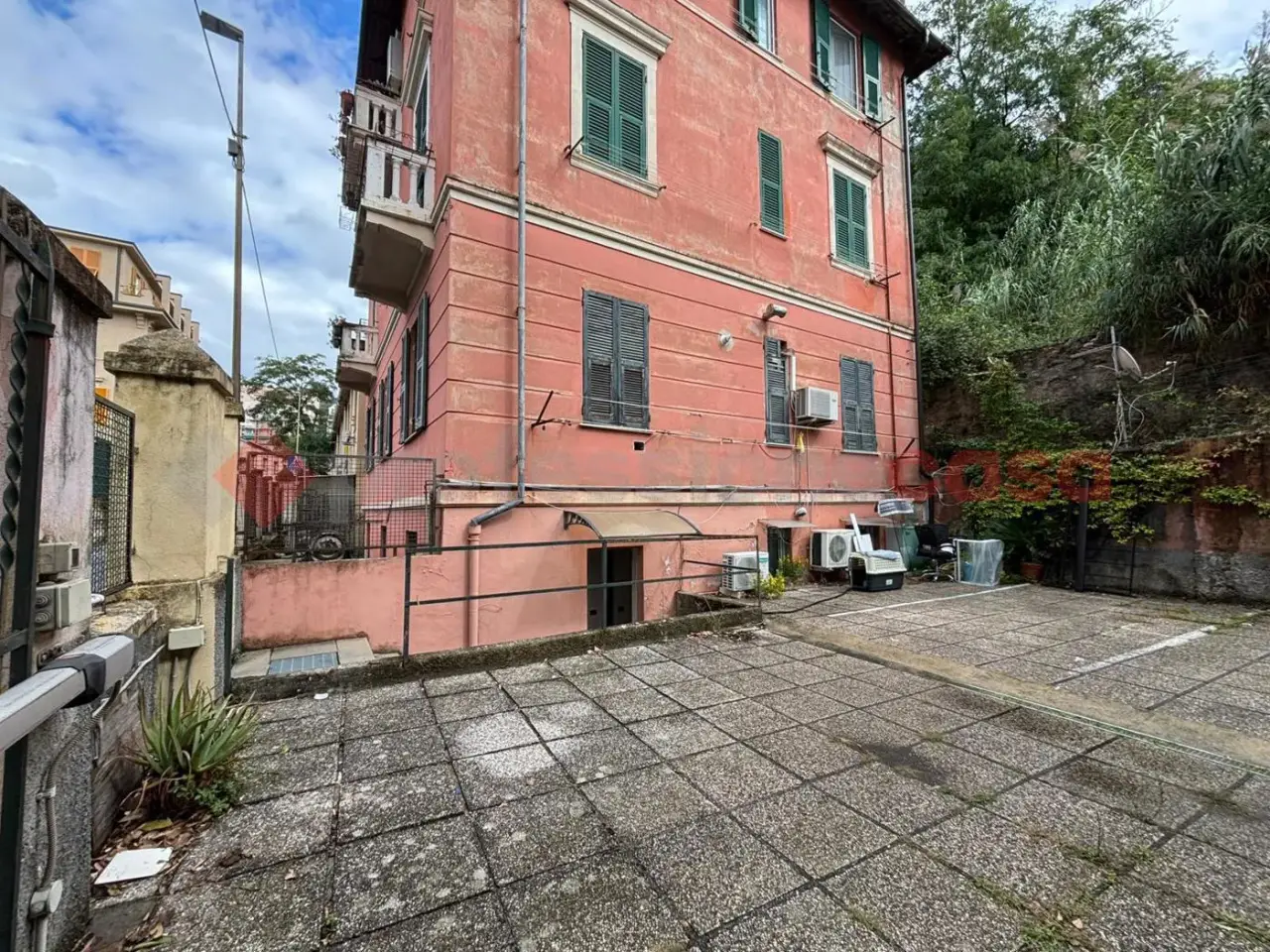 Magazzino in Viale Cembrano 57r, Genova, {3} - Foto 1