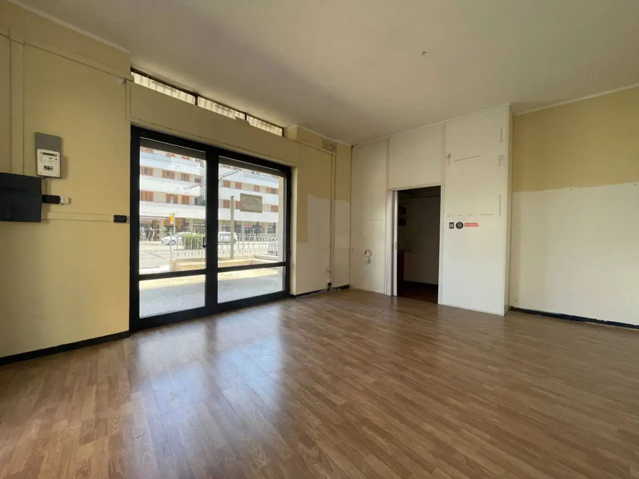 Negozio in Viale Leopardi 21, Lecce, {3} - Foto 1