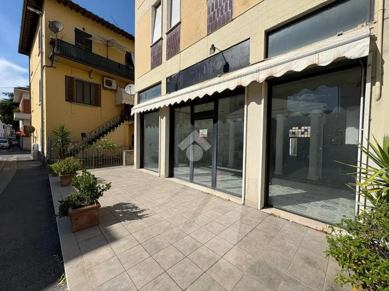Negozio in Via Montegrappa 35, San Giovanni Valdarno, {3} - Foto 2