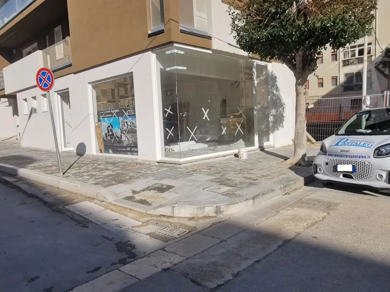 Esercizio commerciale in 
Via Mario Nuccio									, 
Marsala									, Marsala, {3} - Foto 1