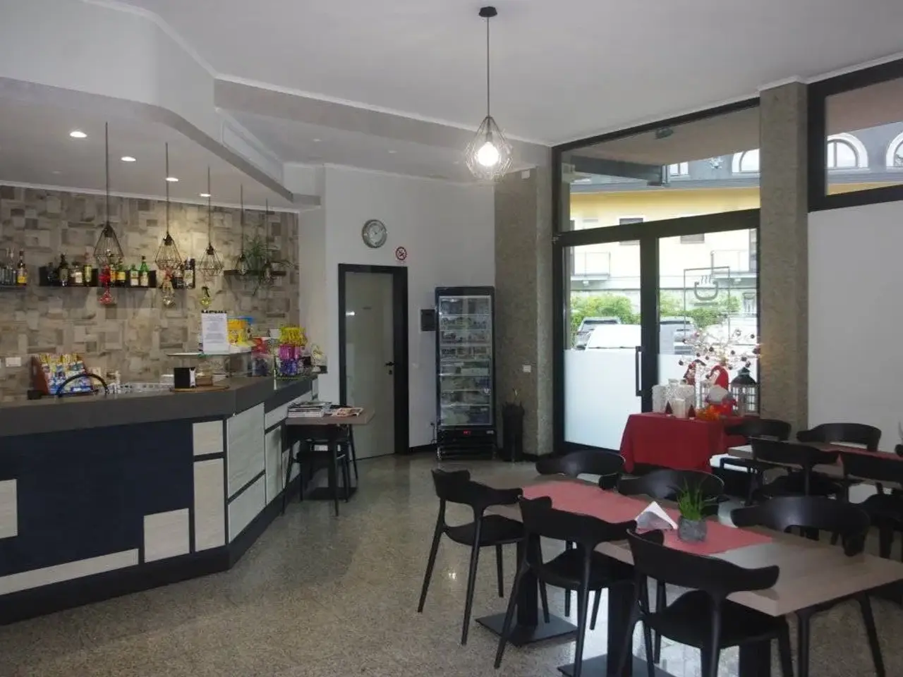 Esercizio commerciale in , Gallarate, {3} - Foto 2
