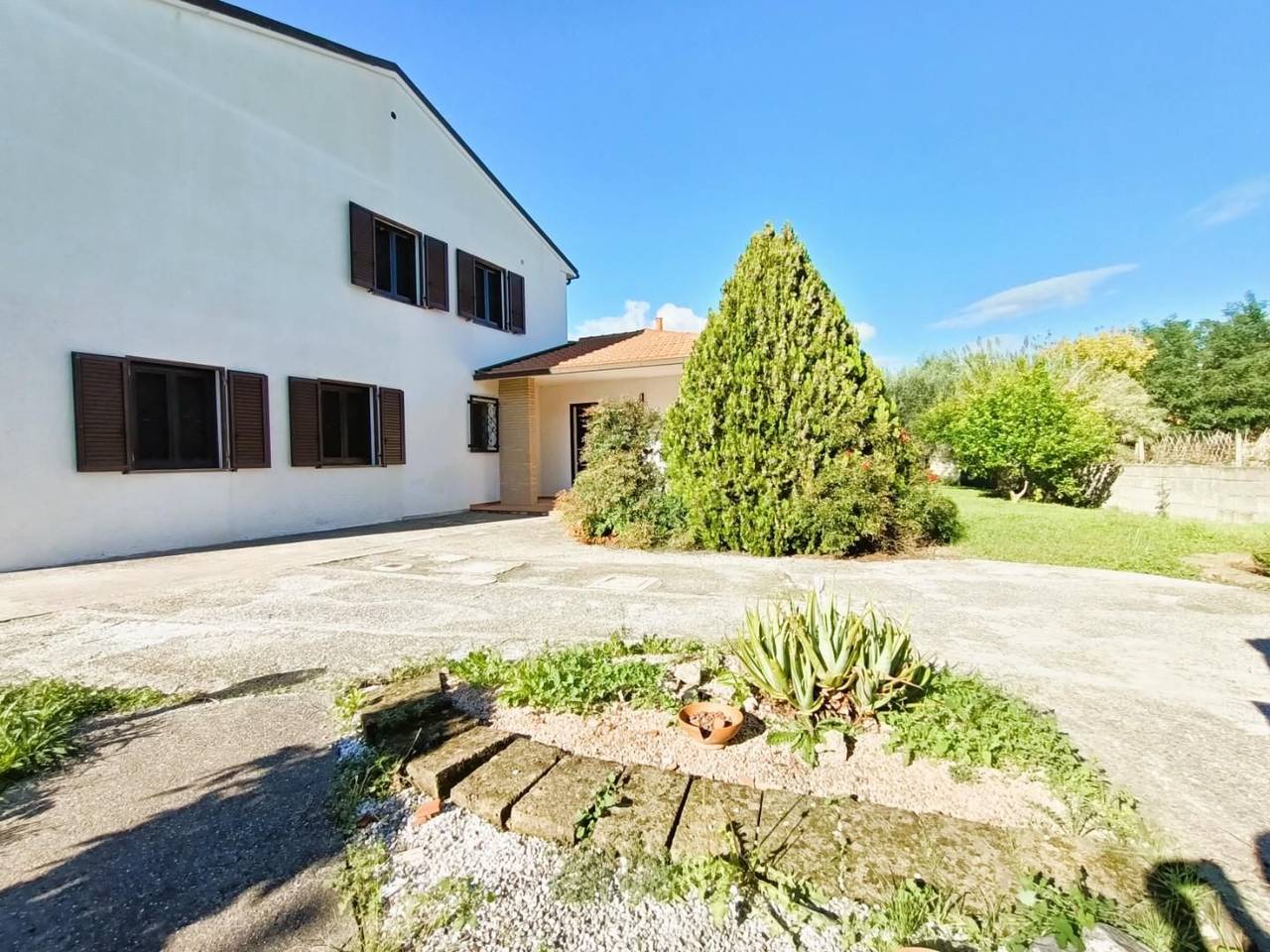 casa indipendente in vendita a Cascina