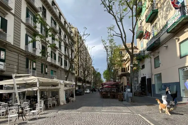 Shop in Via Alessandro Scarlatti 136, Napoli - Photo 1