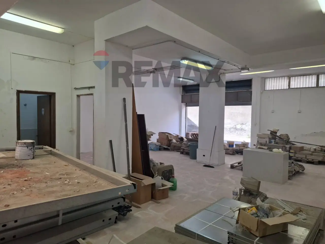 Negozio in Via Antonio Gramsci 4-4a, Aci Castello, {3} - Foto 1