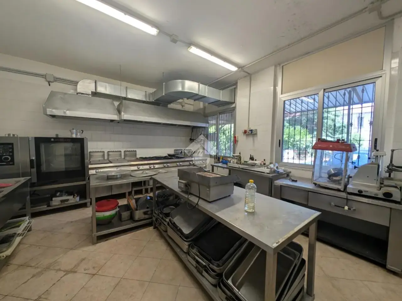 Negozio in Via Tombe Garibaldine 23, Capua, {3} - Foto 2