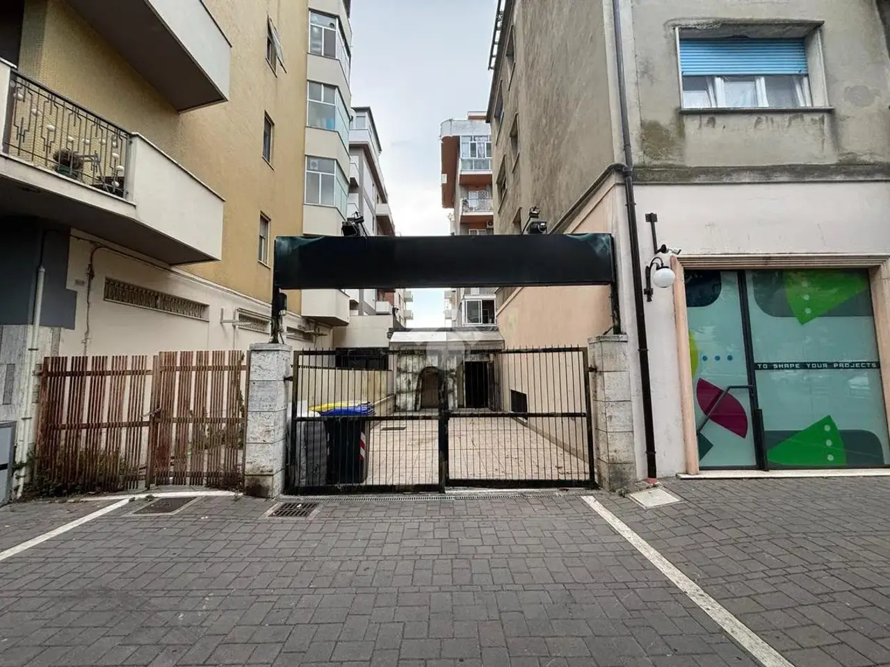 Negozio in Viale Gabriele d'Annunzio 328, Pescara, {3} - Foto 1