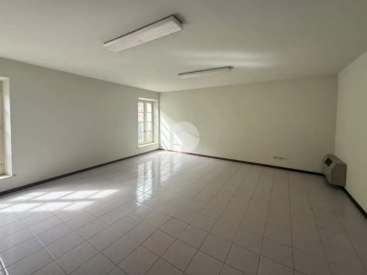 Palazzina commerciale in Via l. Grossi 17, Viadana, {3} - Foto 1