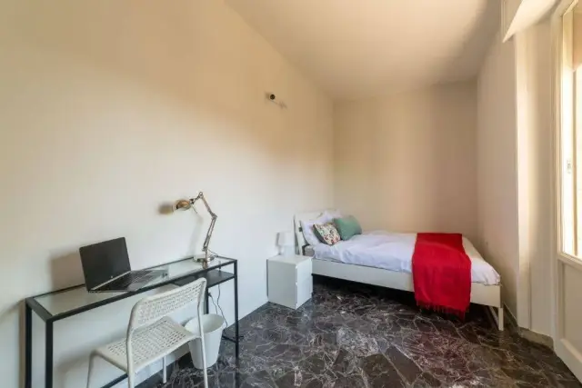 Room in {3}, Viale dei Mille,8 - Photo 1