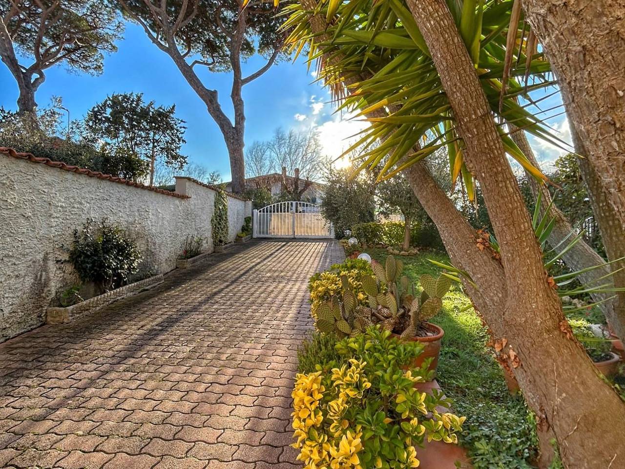 casa indipendente in vendita a Livorno in zona Montenero