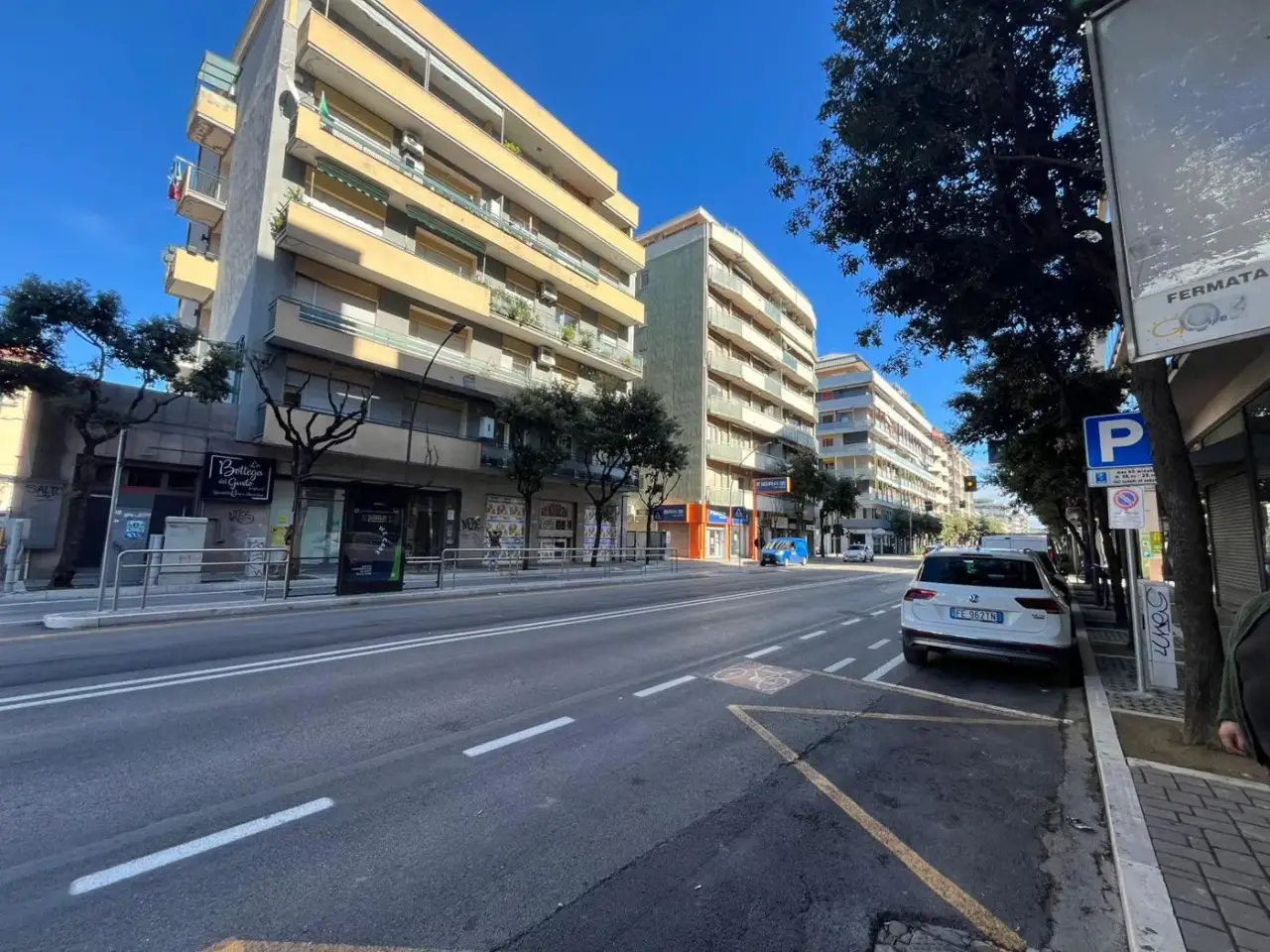 Negozio in Viale Guglielmo Marconi 138, Pescara, {3} - Foto 1