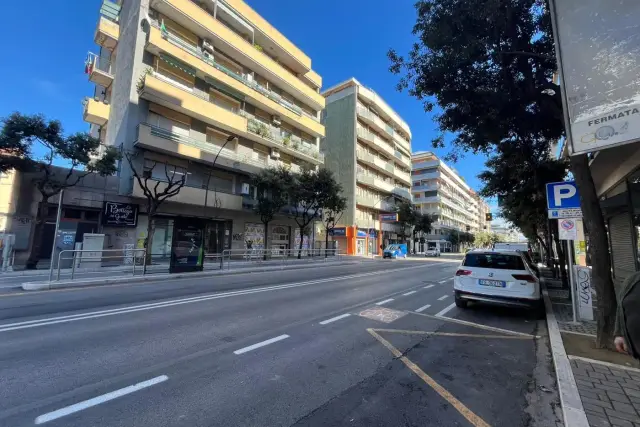 Negozio in {3}, Viale Guglielmo Marconi 138 - Foto 1