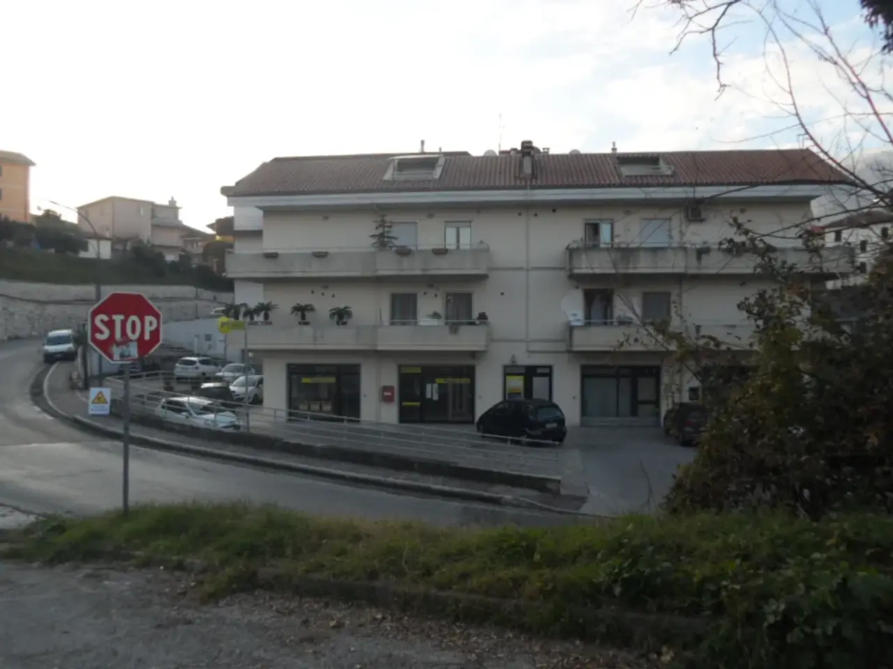 Negozio in Piazza Luigi Dari, Folignano, {3} - Foto 2