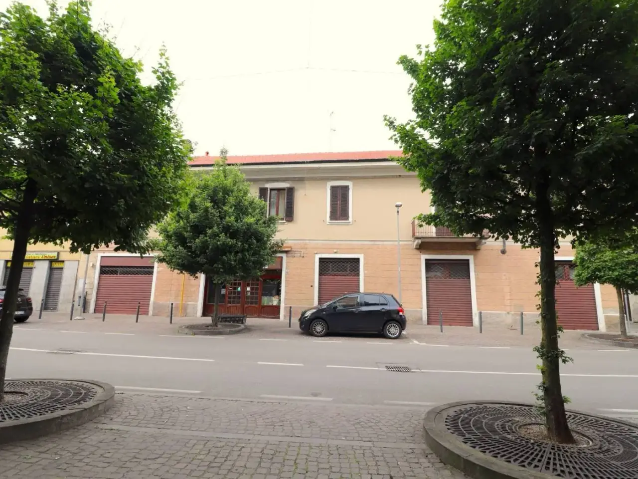 Locale commerciale in Piazza d'Armi 8 Magnago, Magnago, {3} - Foto 2