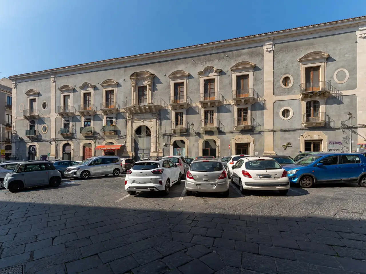 Negozio in Piazza Manganelli 15, Catania, {3} - Foto 1