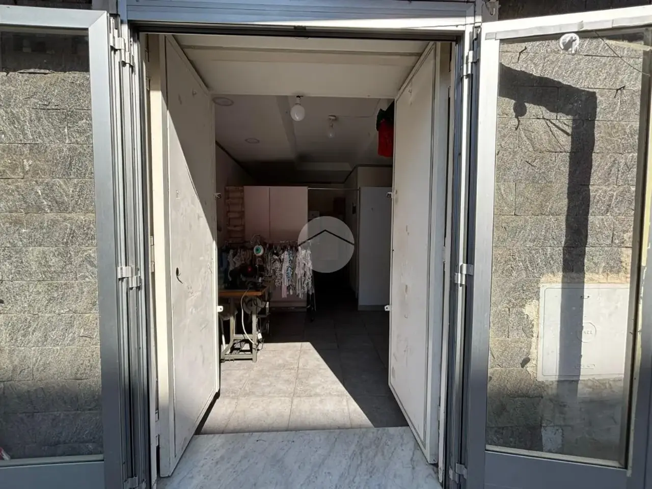 Negozio in Via Ettore Bellini 13, Napoli, {3} - Foto 1