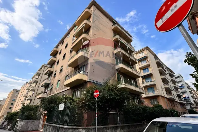 Appartamento in Via Giuseppe Massarenti 10, Genova - Foto 1