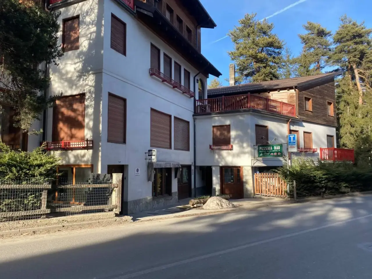 Locale commerciale in Viale della Vittoria 52 Bardonecchia, Bardonecchia, {3} - Foto 2