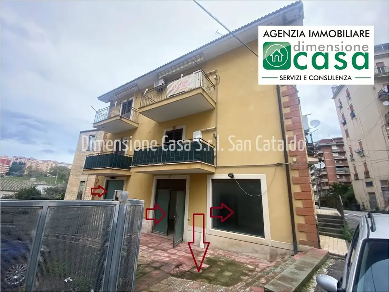 Locale commerciale in Via Ruggero Settimo 42, Caltanissetta, {3} - Foto 1