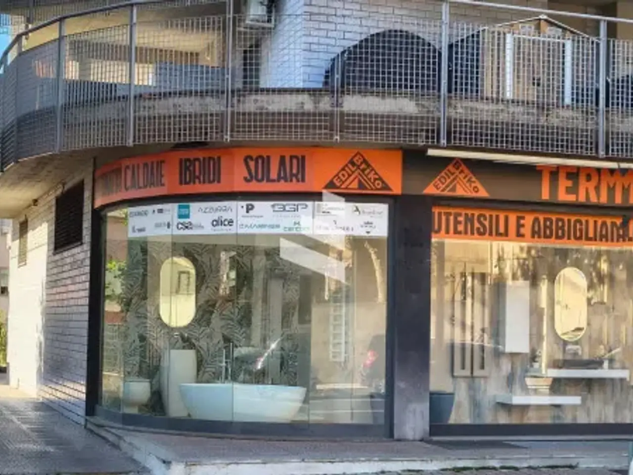 Negozio in Via Rodi, Civitavecchia, {3} - Foto 1
