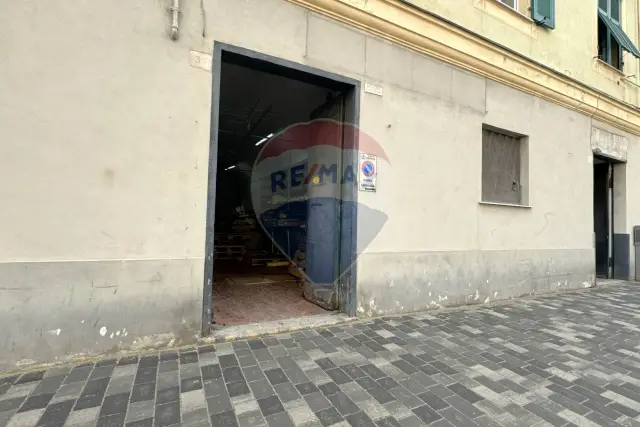 Geschäft in Via Sampierdarena 34 Rosso, Genova - Foto 1