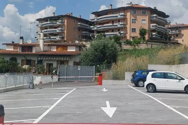 Car parking slot in Via Capoliveri, Roma - Photo 1