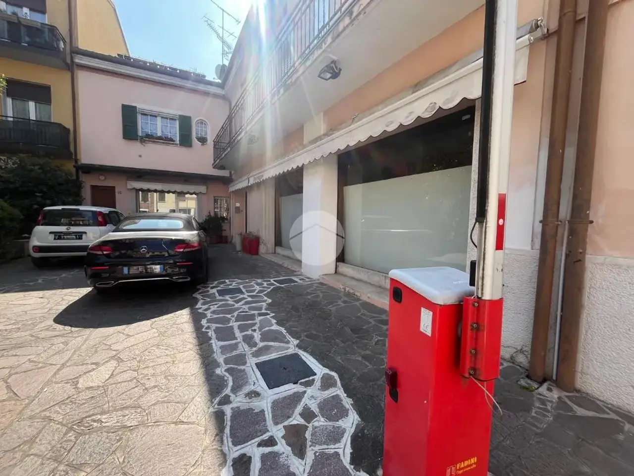 Negozio in Via Giuseppe di Vittorio 14, Desenzano Del Garda, {3} - Foto 2