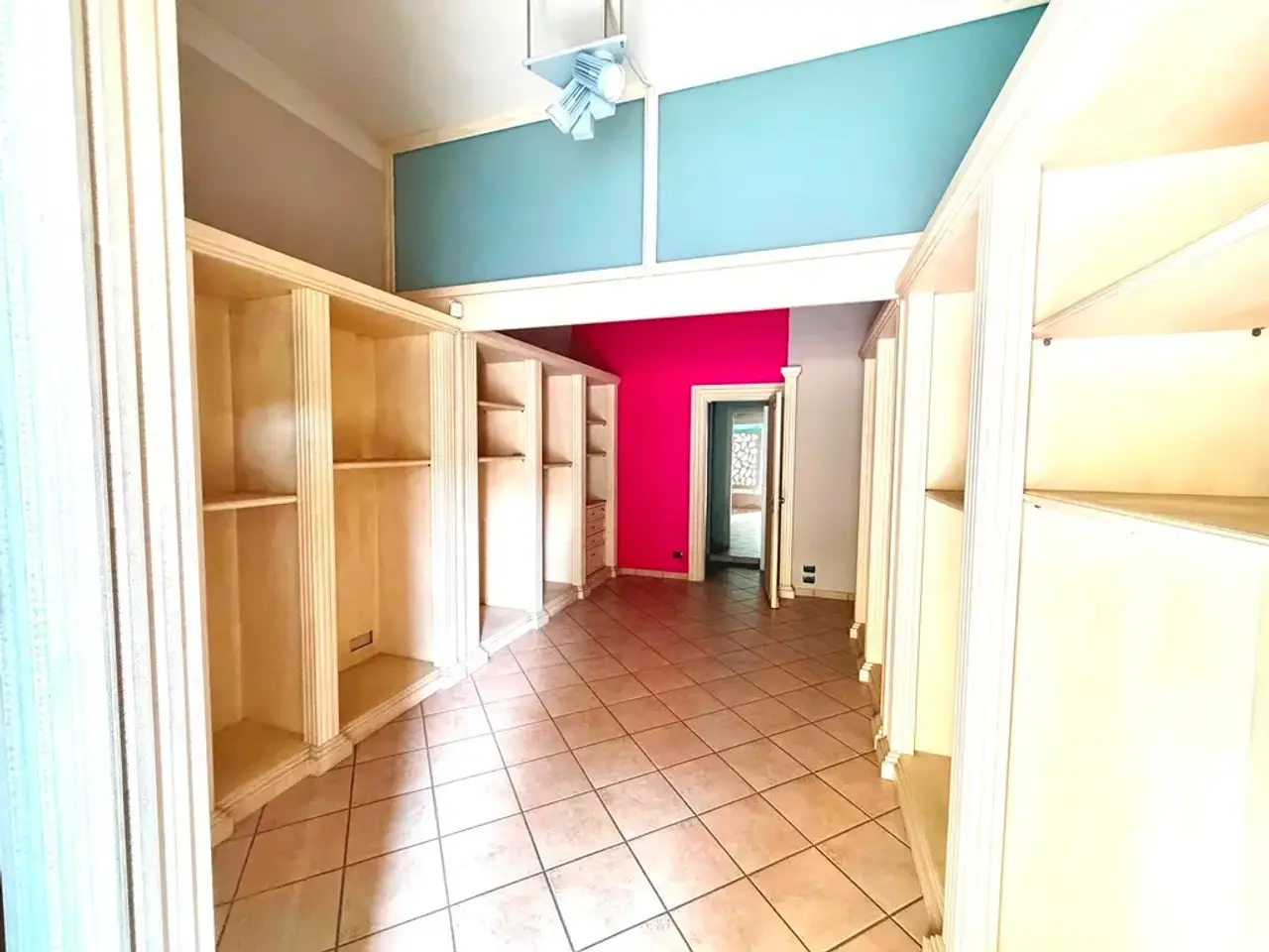 Agenzia immobiliare in Via Aurelia 178, San Bartolomeo Al Mare, {3} - Foto 1