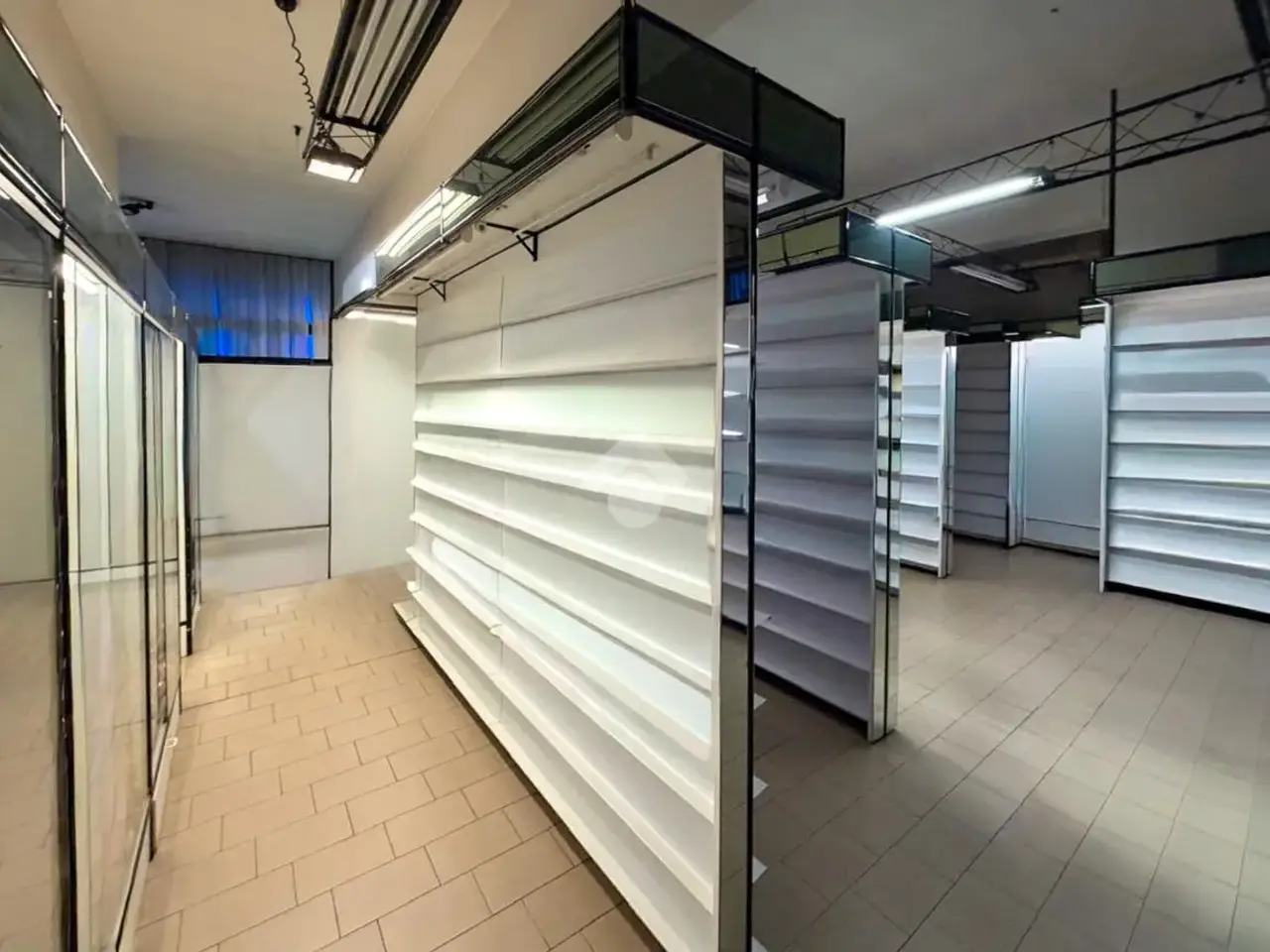 Negozio in Via Padre Dionigi Carli 25, Piacenza, {3} - Foto 2