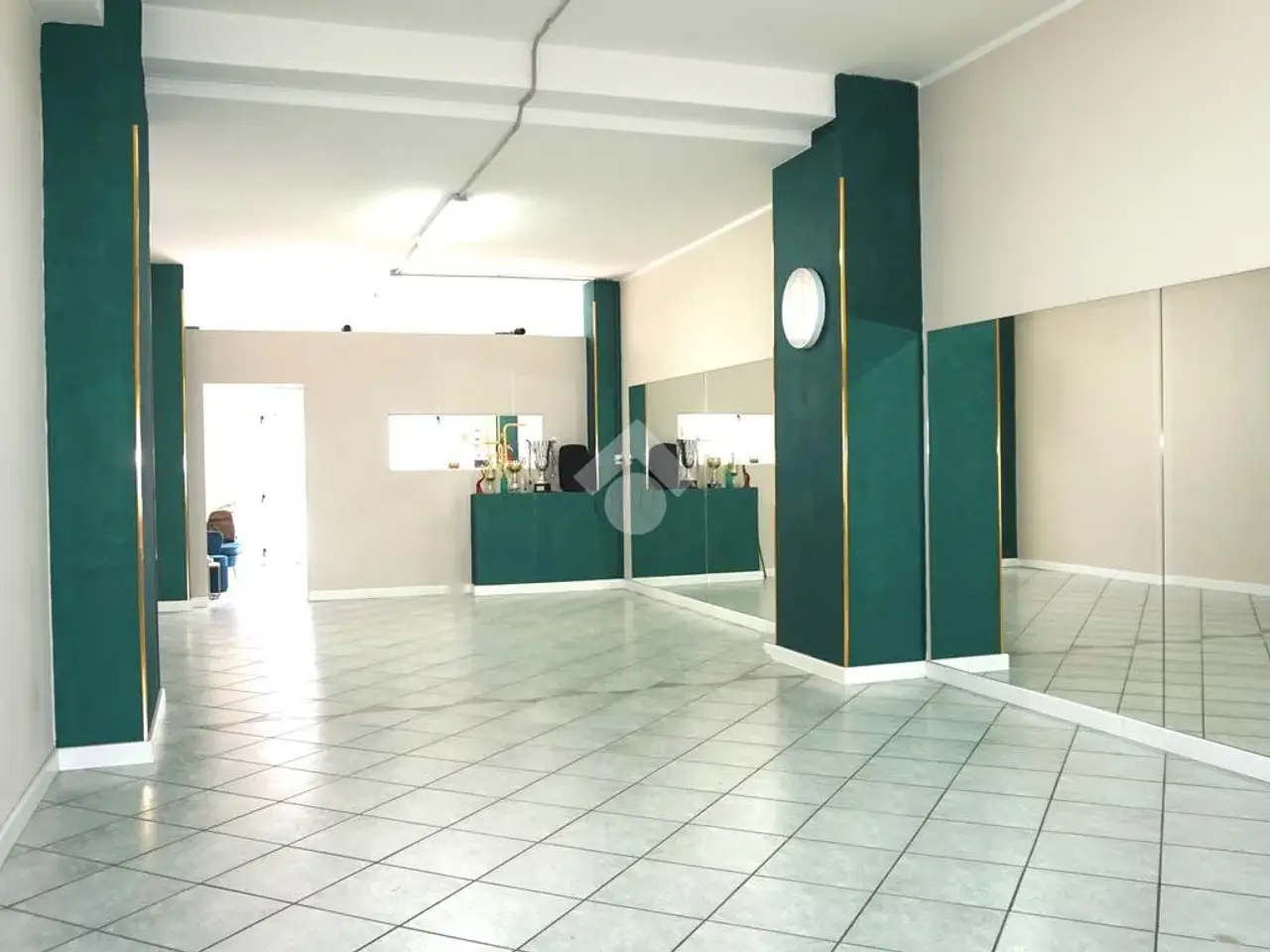 Negozio in Viale della Repubblica 17, Montecorvino Pugliano, {3} - Foto 2