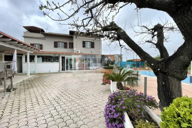 Mansion in Via Dora Baltea, Aprilia - Photo 1