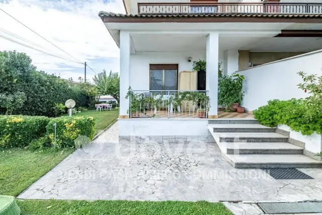 Villa in Via V. Alfieri 38, Anzio - Foto 1